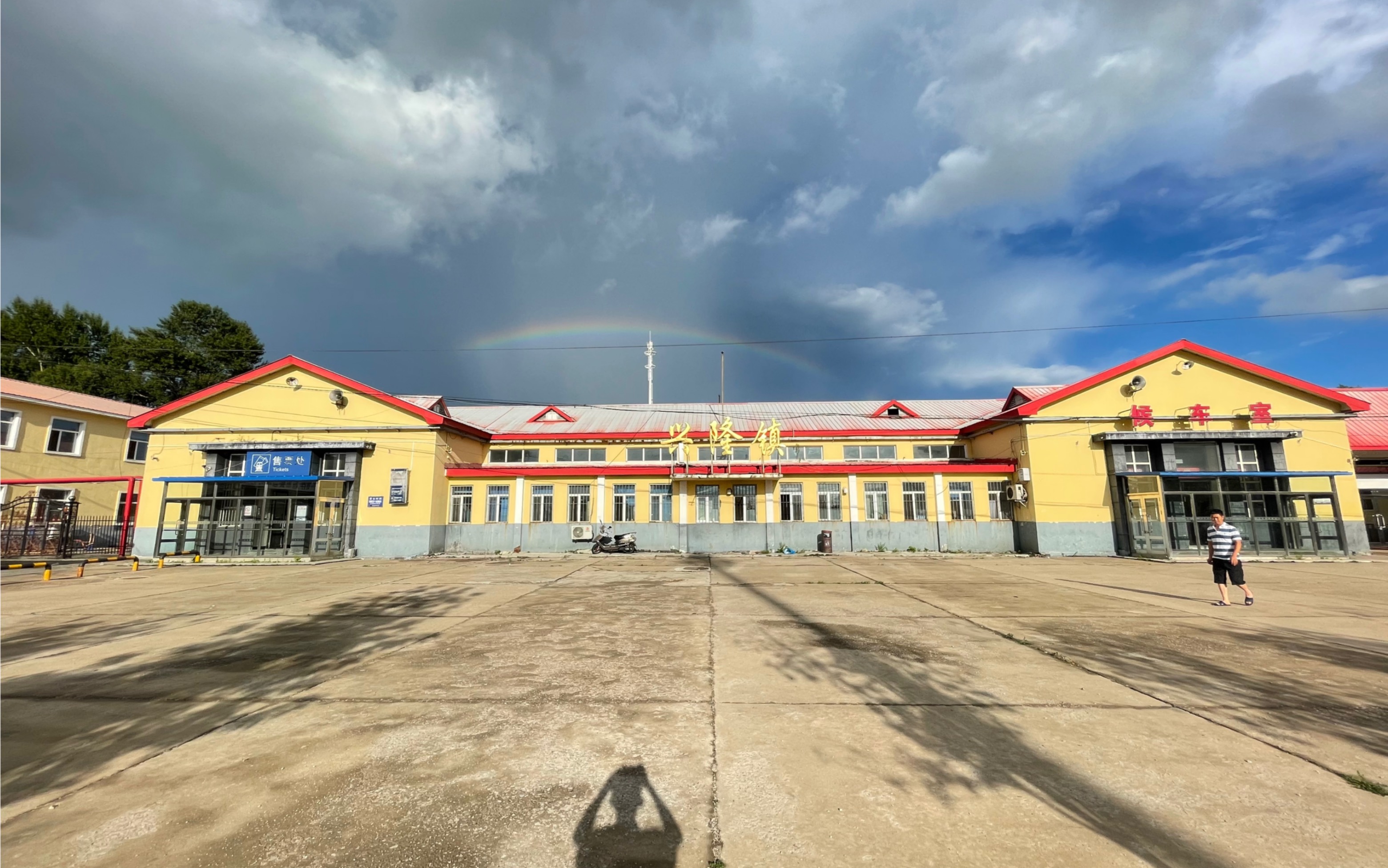 再会兴隆:df11内燃机车跨越兴隆镇站/ df11 diesel locomotive went