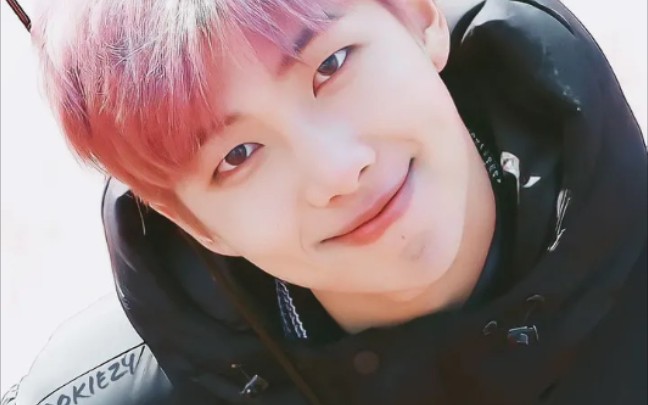 金南俊〗谁不喜欢智商又高又帅的男友呢!熊熊男友感绝了!