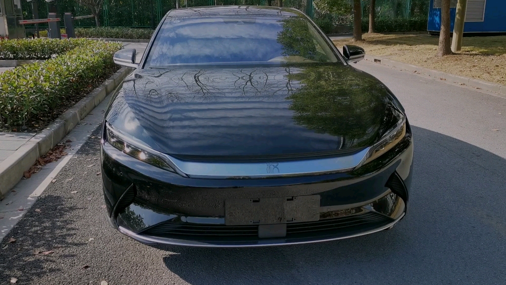 比亚迪汉ev四驱顶配提车第三天外观展示