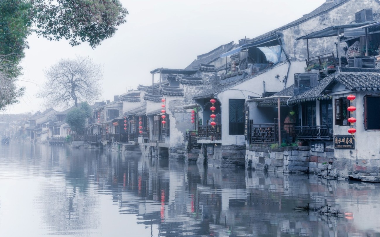 [图]"寒灯纸上梨花雨，我等风雪又一年。"