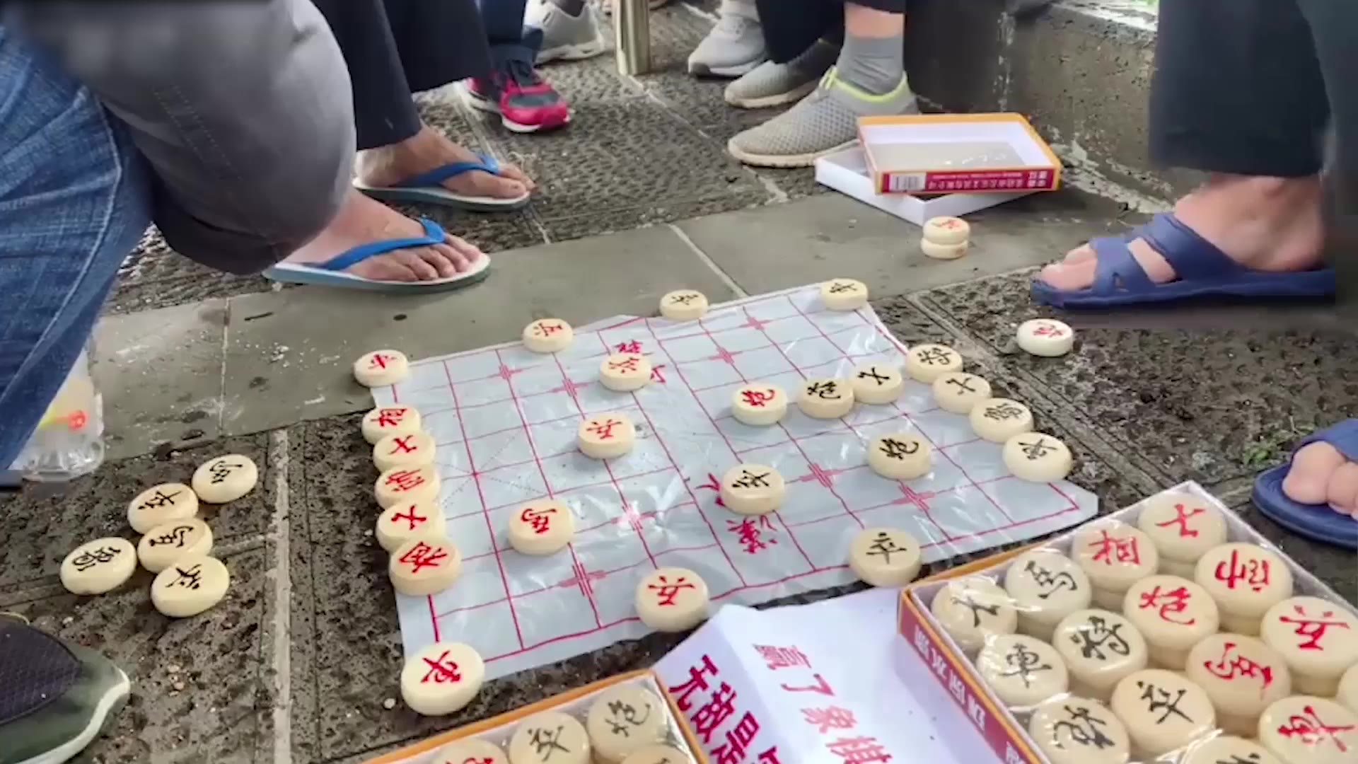 血虐老頭!孫浩宇喬裝打扮掃蕩象棋路邊攤,一雙拖鞋獨步象棋界