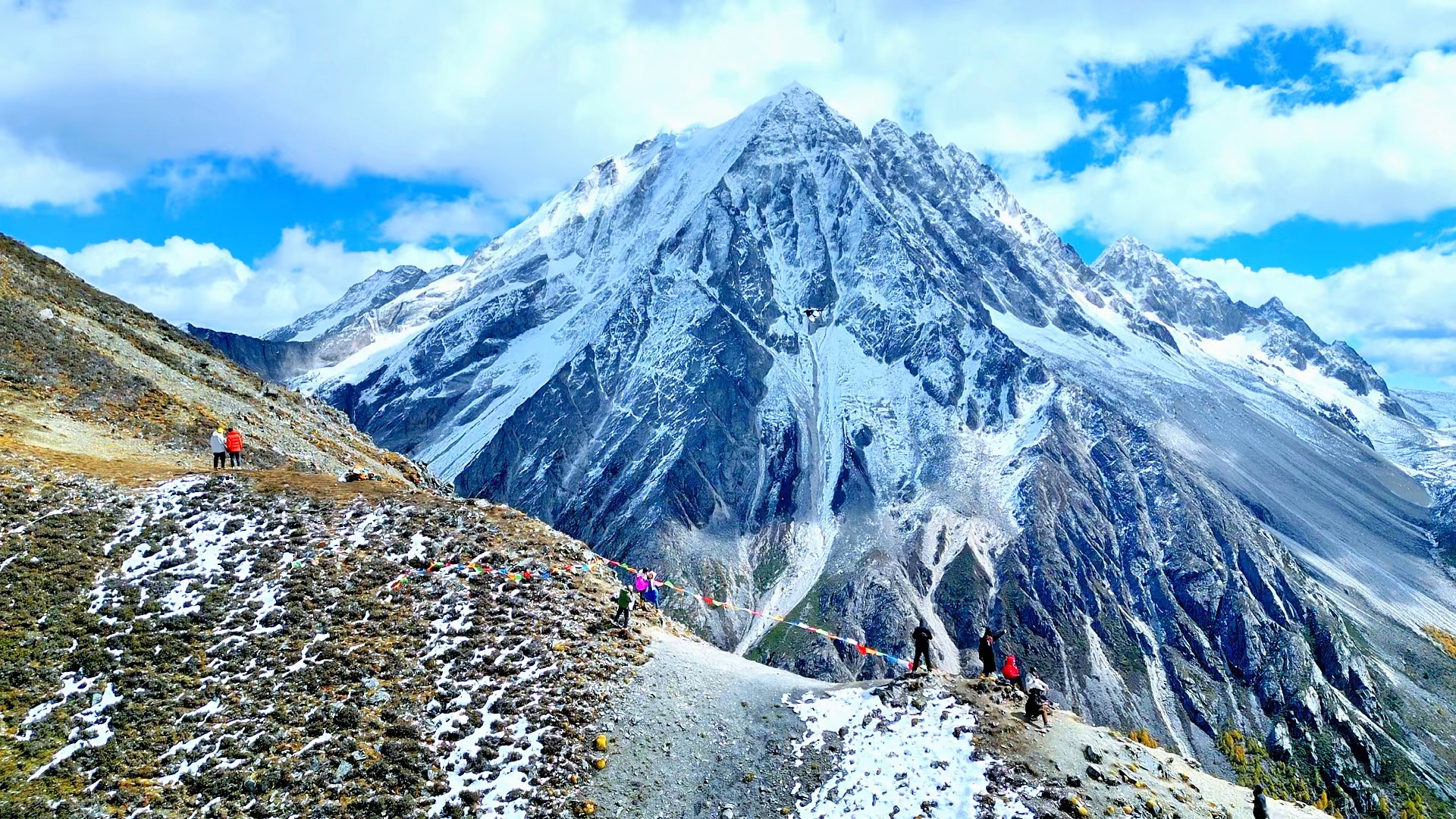 亚拉雪山观景台图片