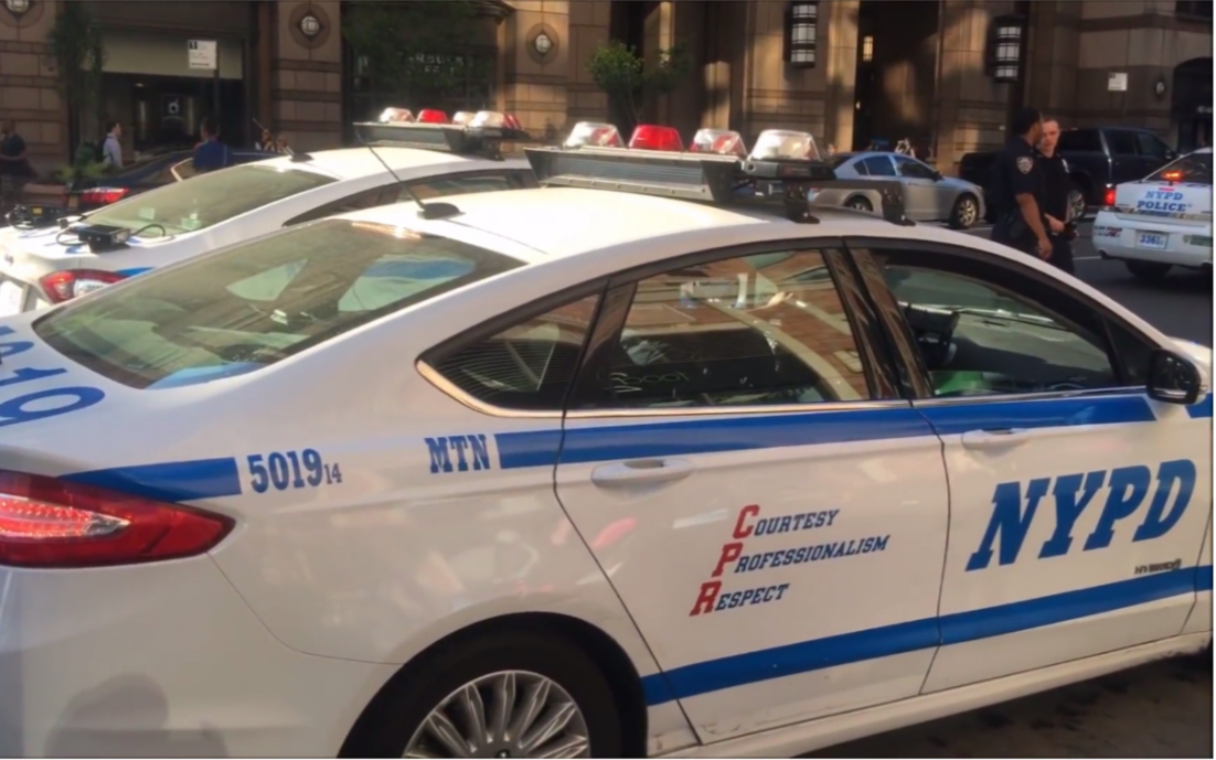 【出警合集】nypd在纽约曼哈顿中城的第八大道上解决了行人和出租车