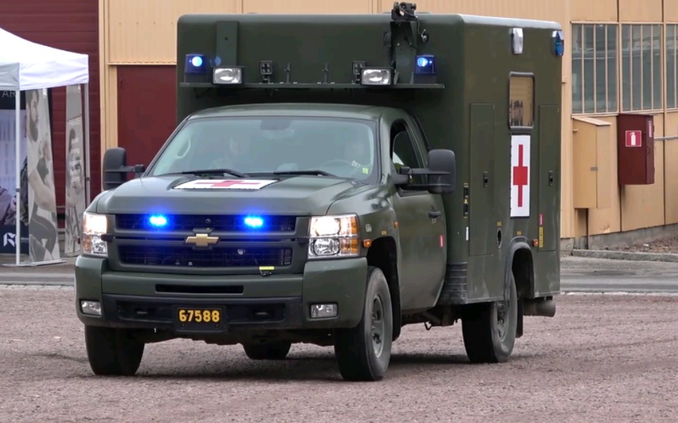 (罕见)瑞典军方救护车在展览现场出动表演(1080p 50fps)_哔哩哔哩