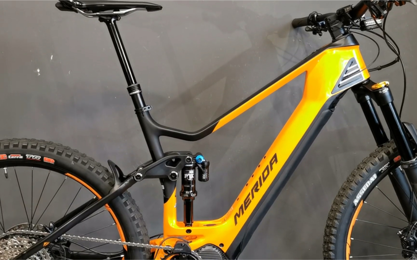 [4k]embt-merida eone sixty 21款 电助力山地车装车视频(2020.11.07)