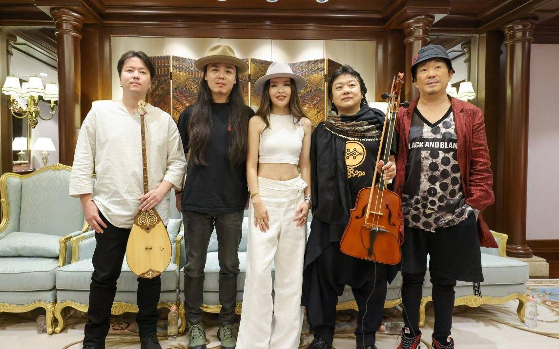 日推 - 黛青塔娜&haya乐团 - 往日时光