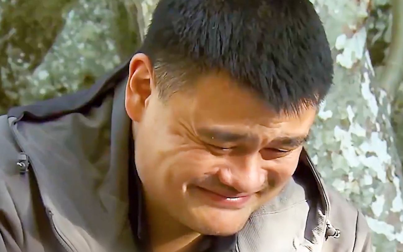 【荒野求生】贝爷带姚明沙漠探险,暗黑食物直接让姚明狂吐!