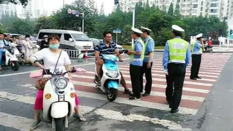 Скачать видео: 电动车又迎来新规定，这次车主很赞同：终于靠谱一次了