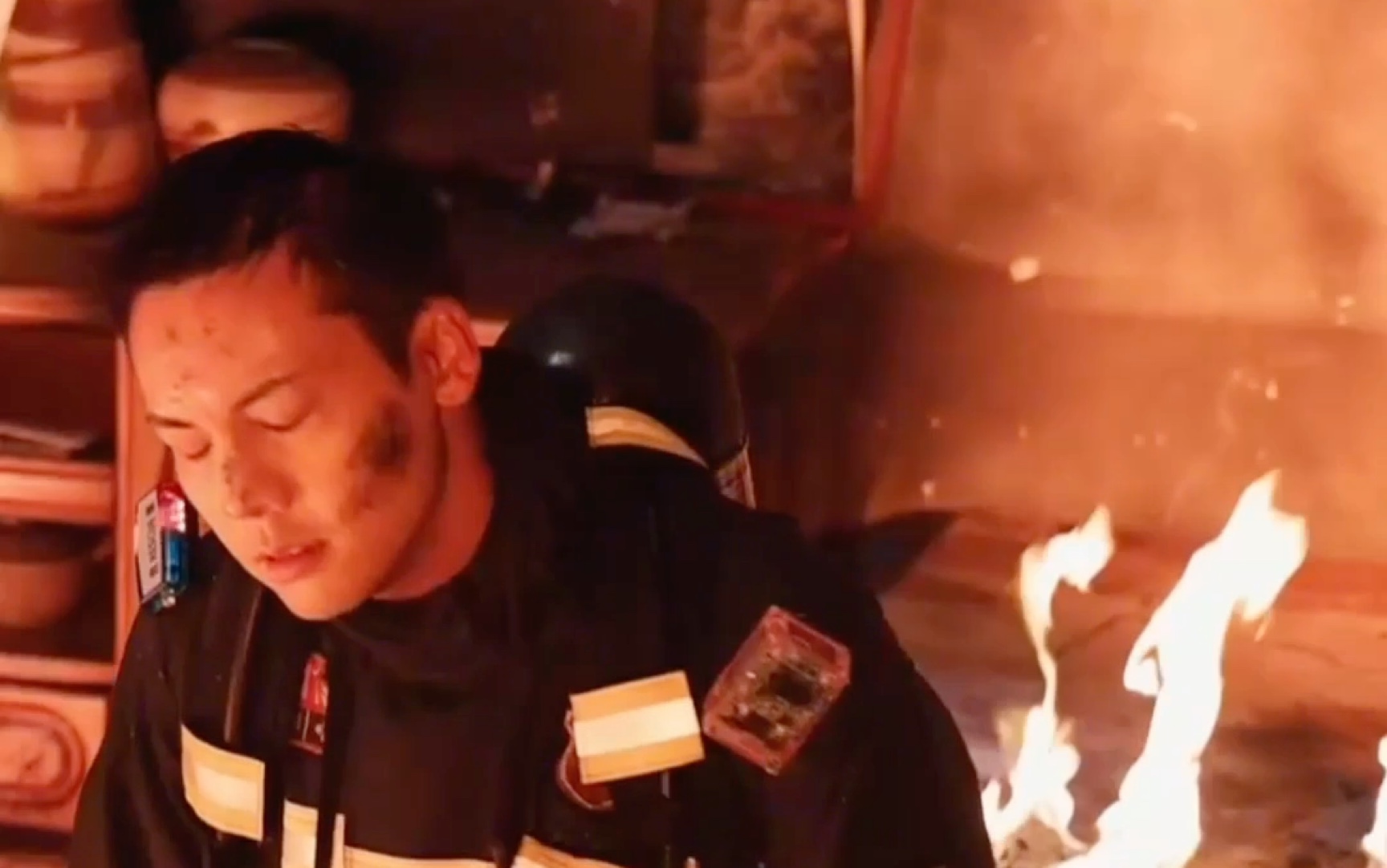 陈伟霆照亮你打戏被爆头 火场戏真火上身