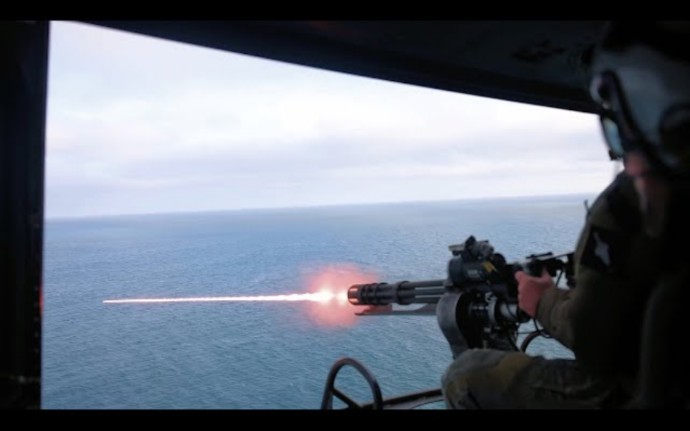 美国海军陆战队在北卡罗来纳海岸进行空中射击