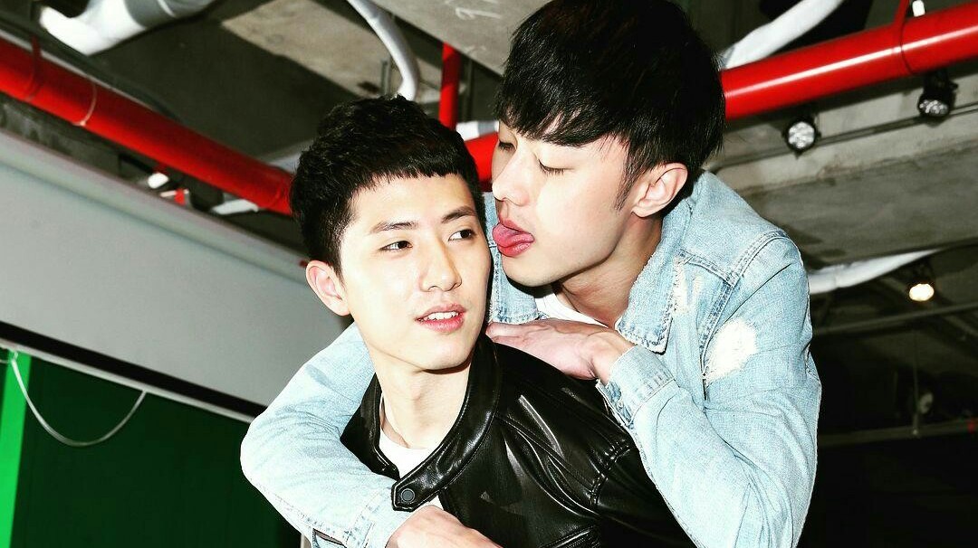 柏霖戏外甜过戏内【history2越界】杨孟霖x施柏宇 甜蜜小游戏--眼睛都