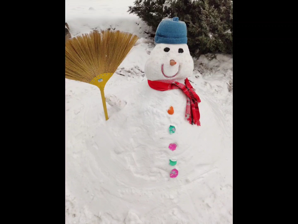 [图]用一天的时间堆的雪人，让大家的夏天凉快一下！！:)