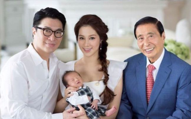香港富豪李兆基儿子为争财产,一个把老婆当生育机器,一个找代孕_哔哩