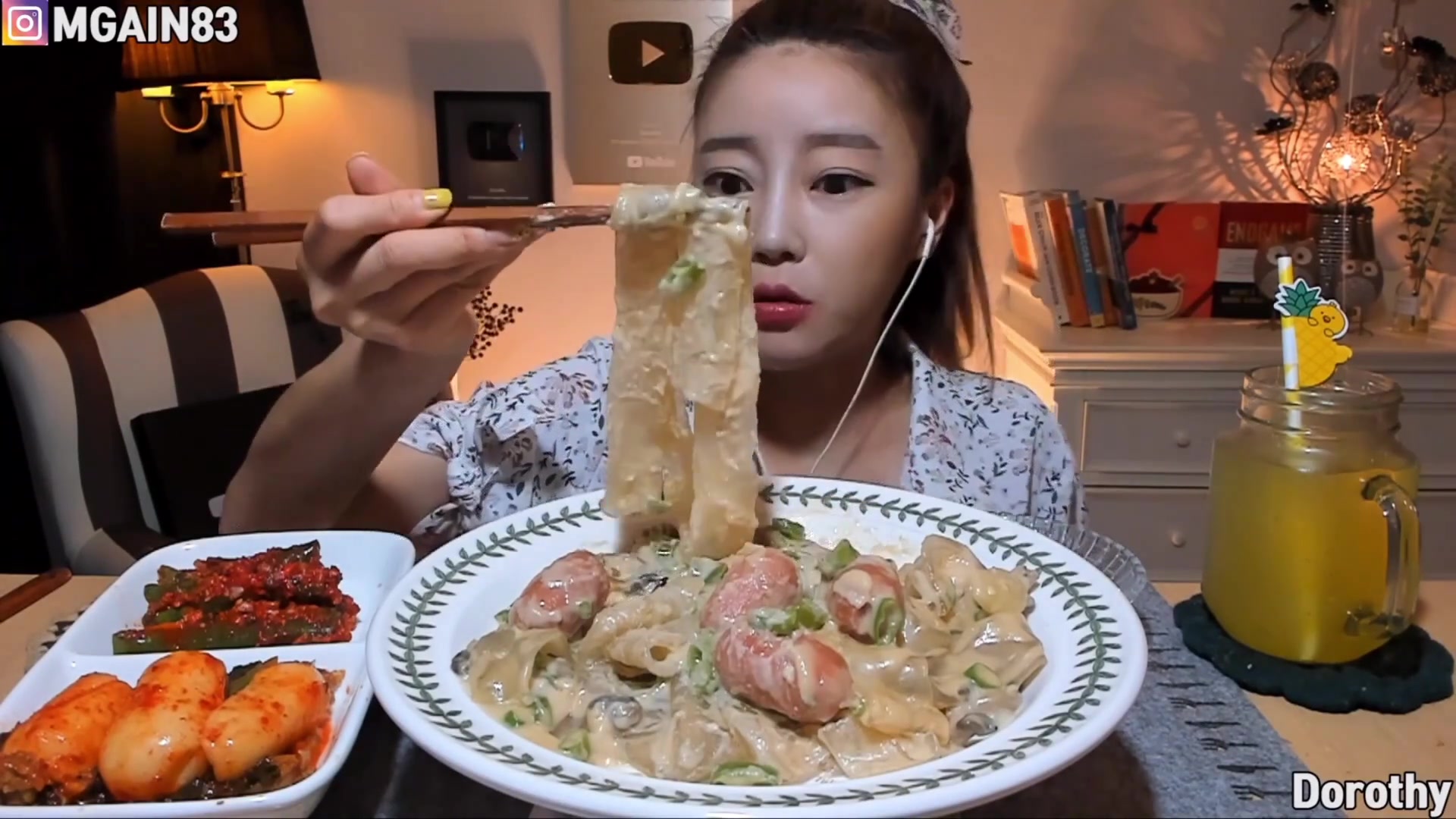 【dorothy】韩国吃播多萝西吃奶油小香肠宽粉_哔哩哔哩 (゜-゜)つロ