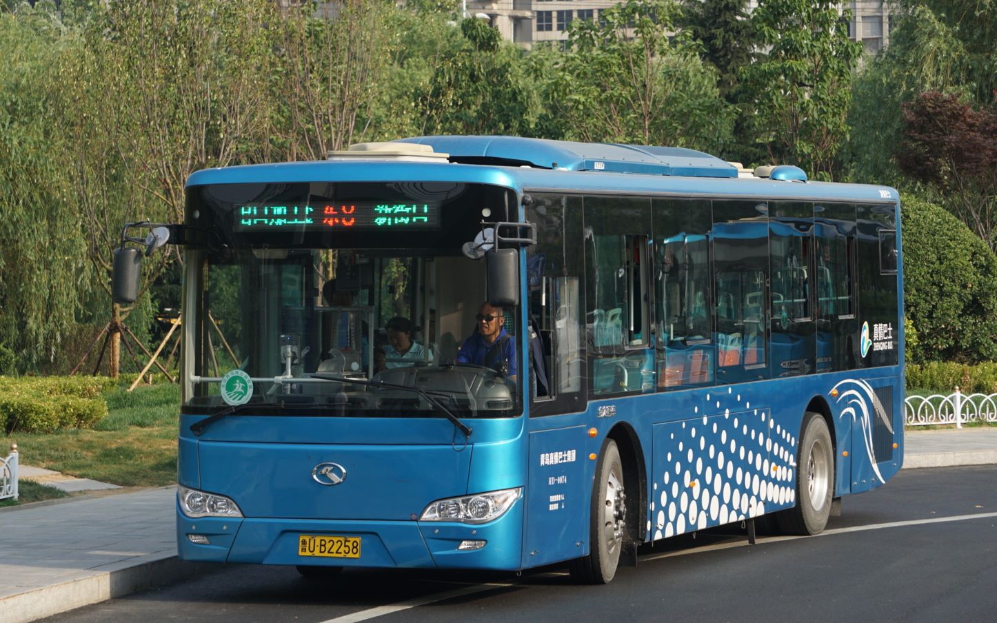 41】青岛市黄岛区真情巴士东8路(出口加工区管委→新街口)全程前方