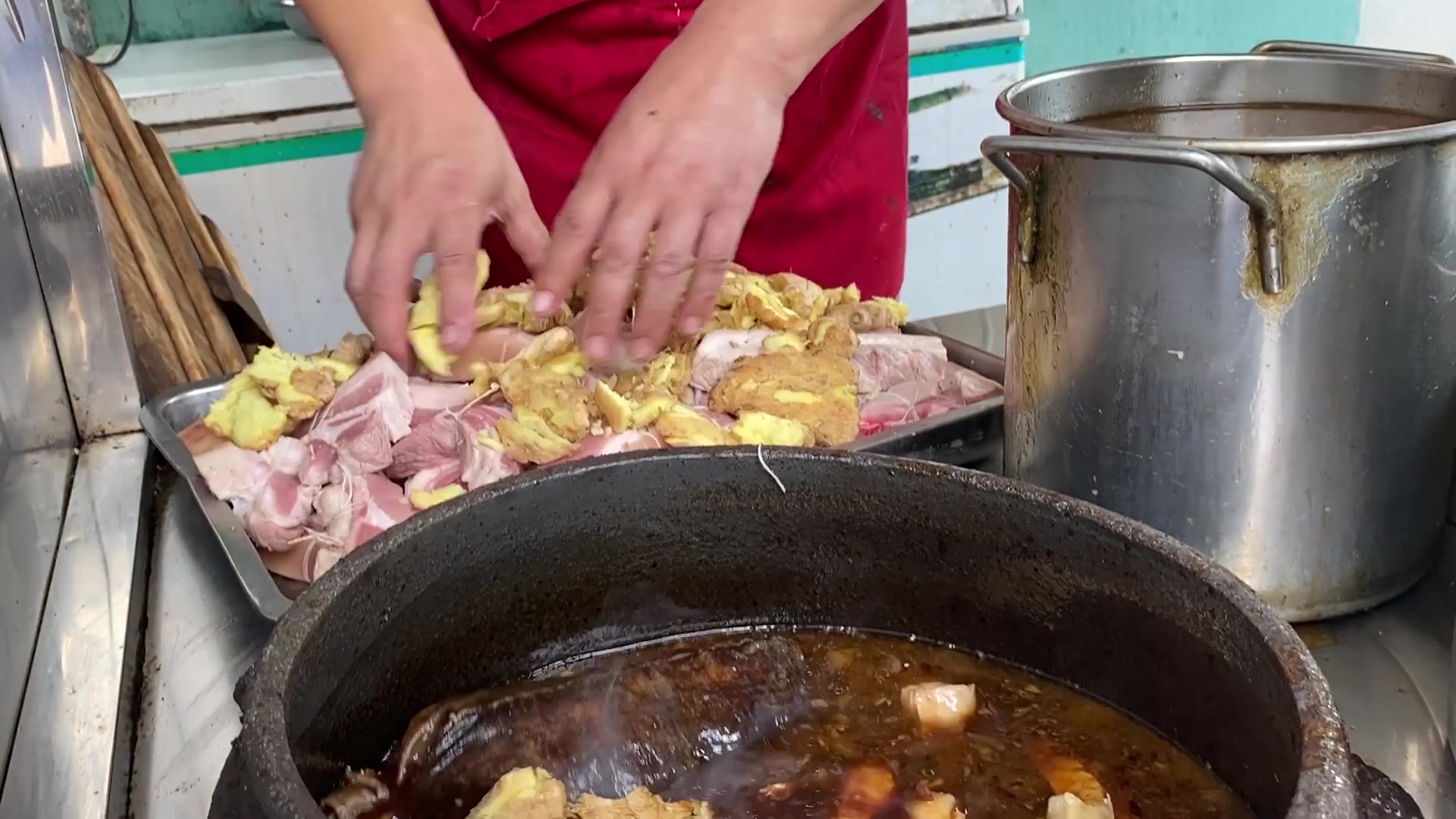 实拍济宁甏肉干饭制作流程,好吃不是吹出来的,吊打把子肉哔哩哔哩bilibili