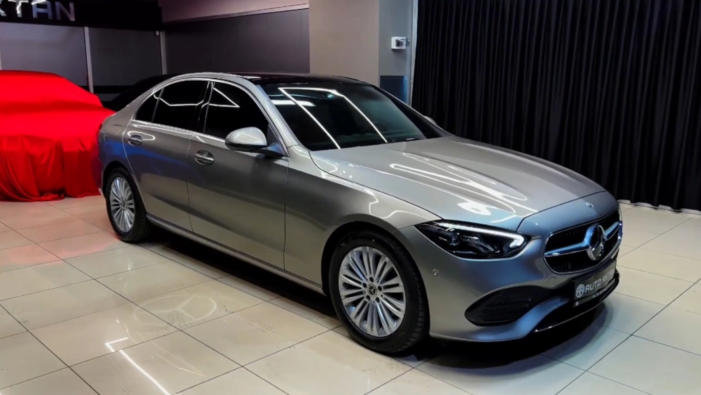 新车赏新,实拍2023款全新奔驰c级内外部细节静态高清展示!