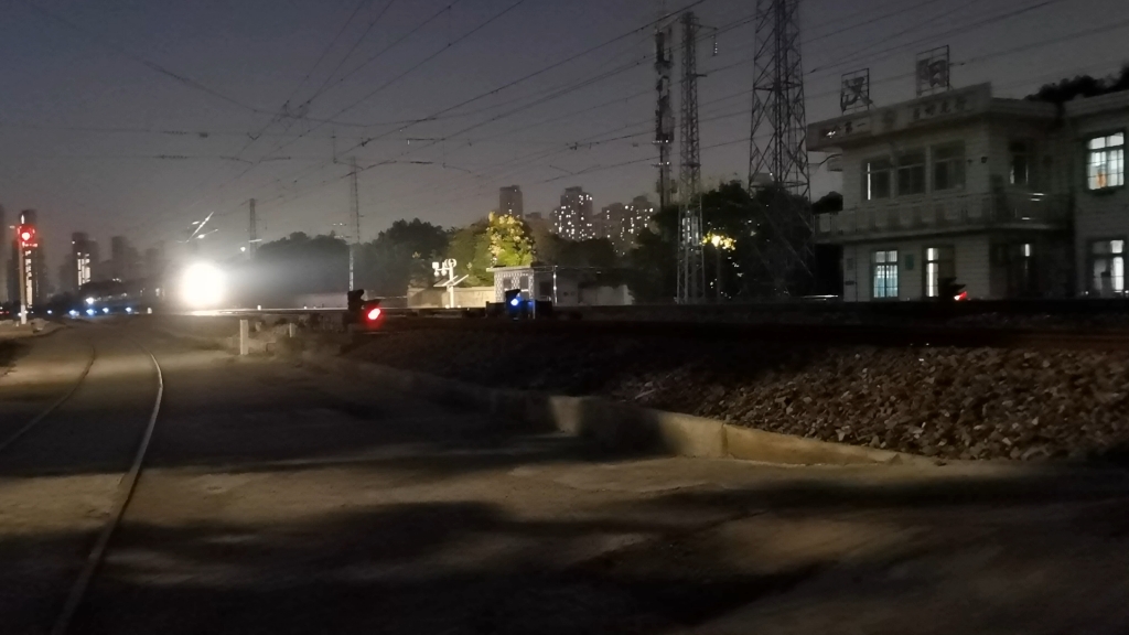 武南通勤7615次列车侧线进汉阳站