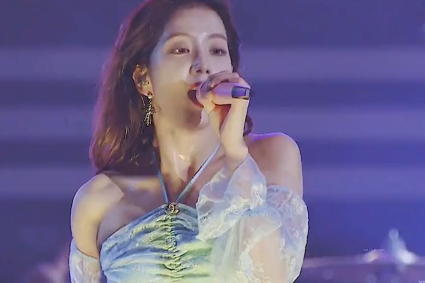 金智秀流汗也能又美又欲