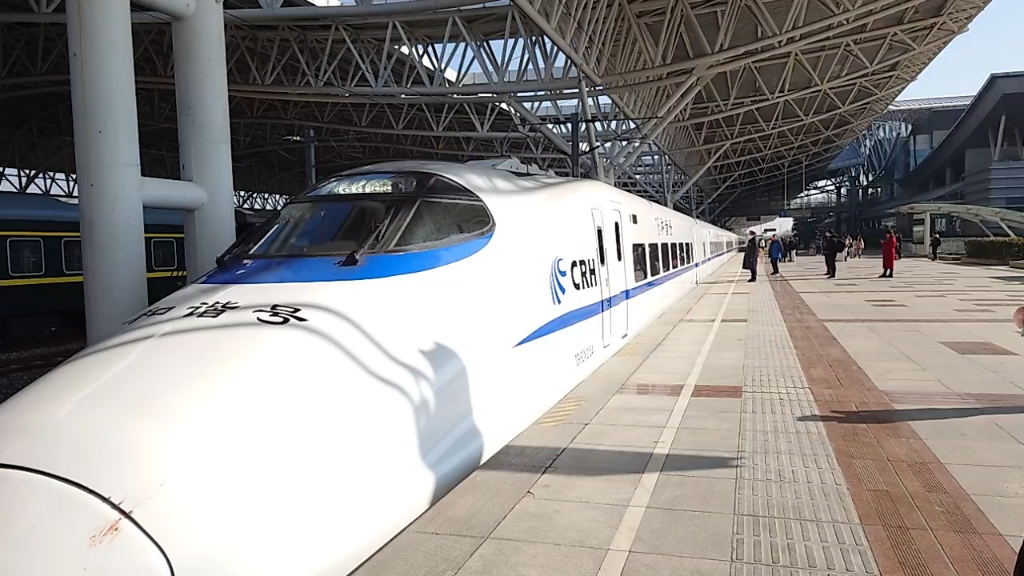 和谐号进站慢镜头