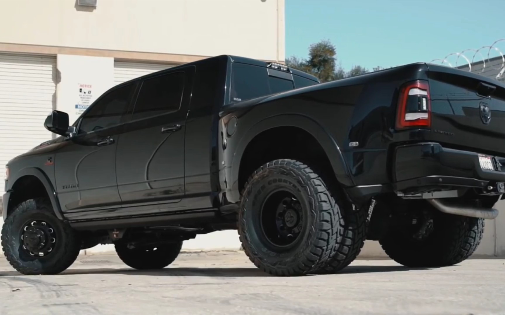 【卡车爱好者】公羊ram 3500重型皮卡黑武士(剪辑)