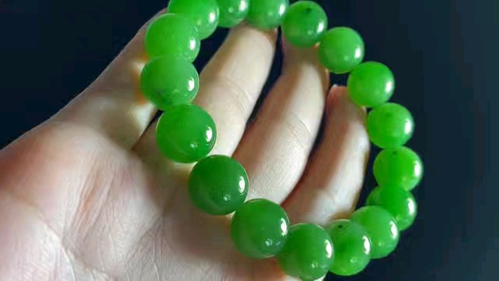 收藏款和田玉碧玉乌兰海苹果绿手链手串 颜色极美 娇艳欲滴 水头十足