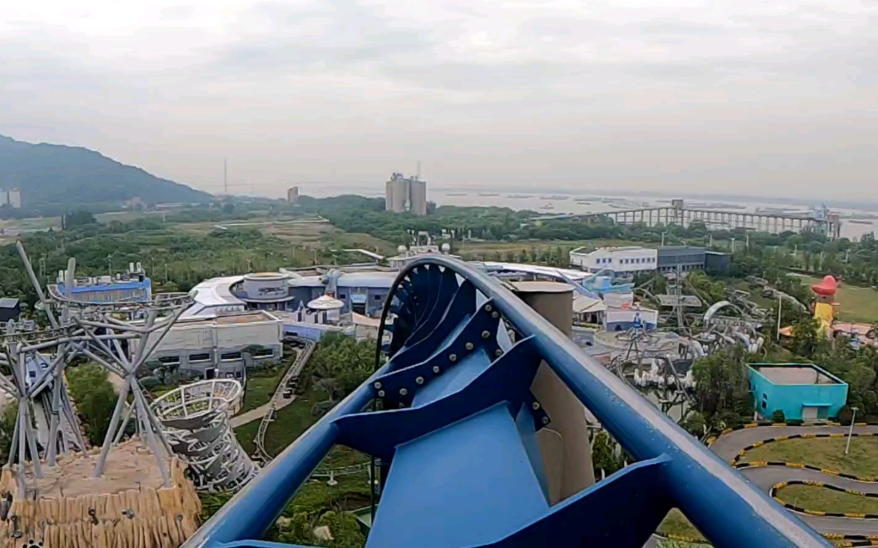 南京欢乐谷掠食者过山车稳固无振动pov第一视角【正向】