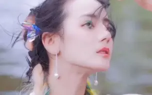 Download Video: 迪丽热巴芭莎封面被嘲像人猿！摄影师发文公开素颜无修图反怼