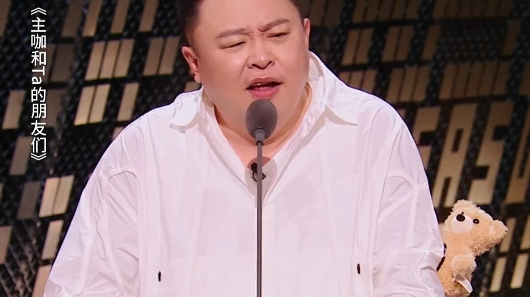 们 @阎鹤祥 站在世界尽头,回头发现处处都是新征程#主咖内娱绿叶场