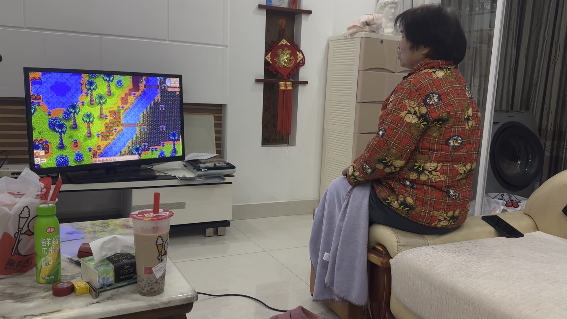 60多岁的妈扛起了星露谷的锄头