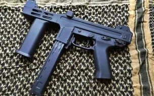 Tải video: 塞茨M4 Spectre“幽灵”冲锋枪在5款射击游戏中的射击换弹表现