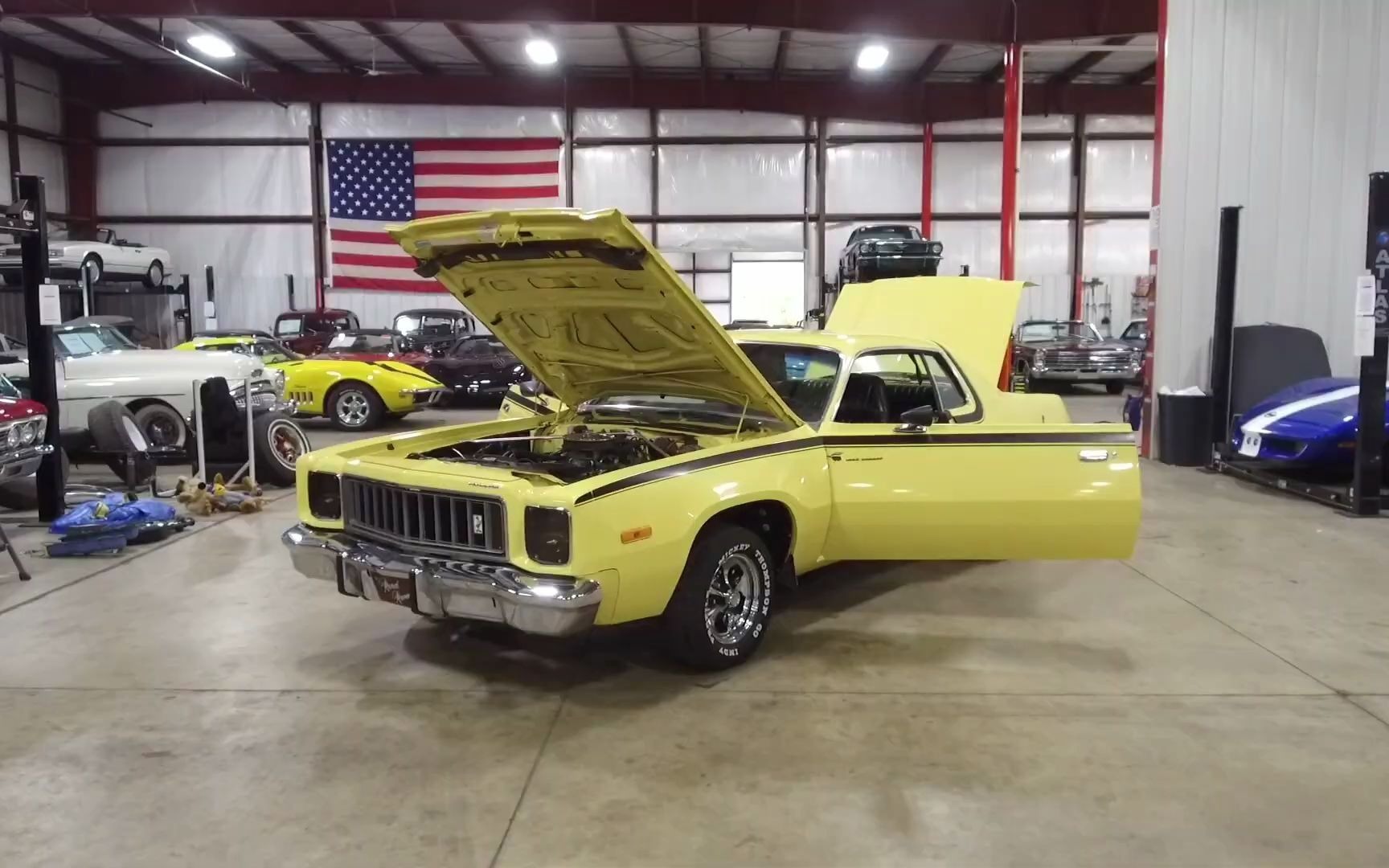 美国老车实拍系列1975普利茅斯roadrunner