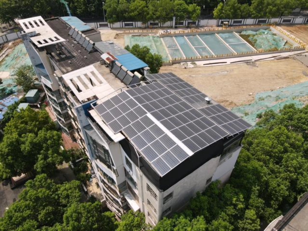 免费安装光伏阳光房,屋顶租金可观,一个季度付一次;招募代理商开发