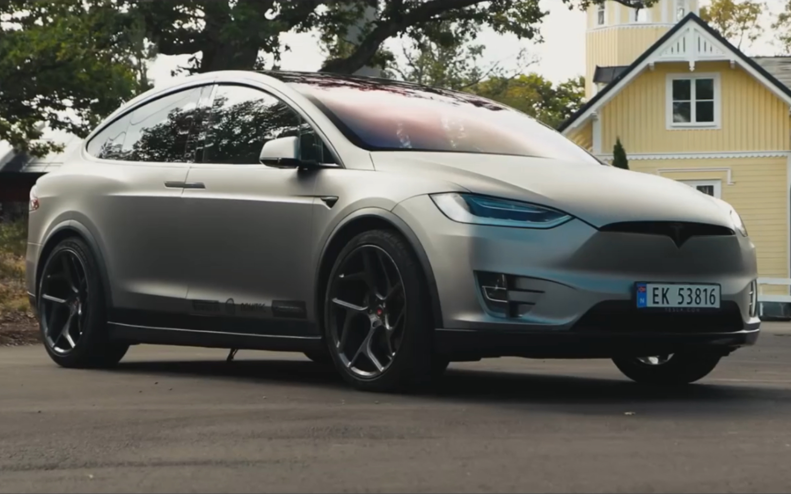 特斯拉model x,和平精英吃鸡同款!_哔哩哔哩_bilibili