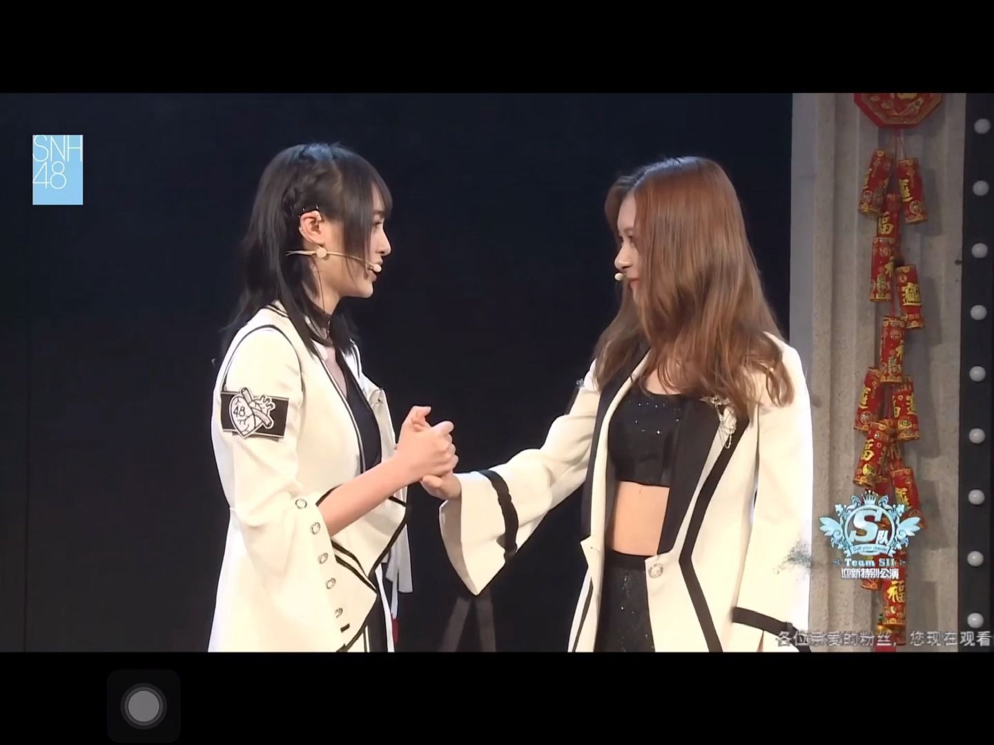 【络章】我摸到你耳朵热了