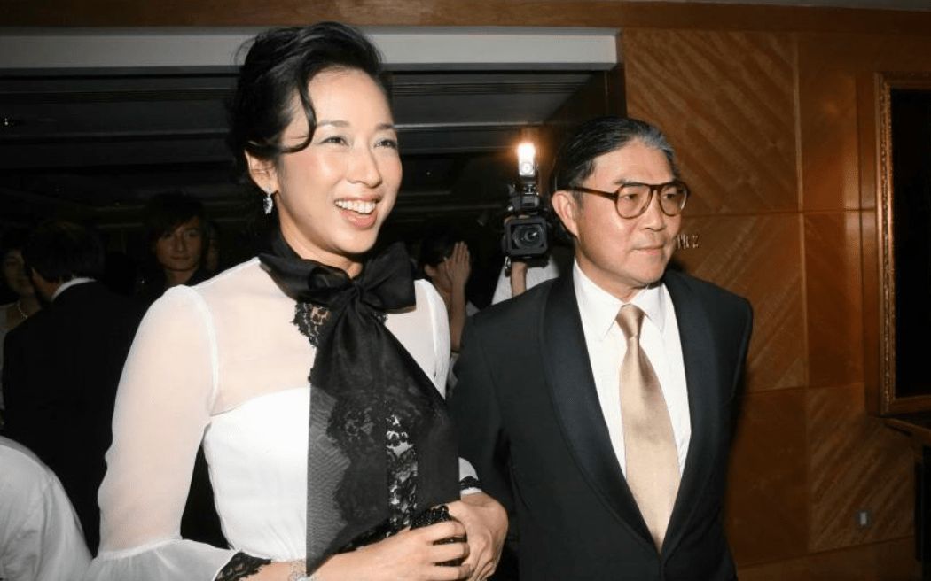 郭晶晶与64岁婆婆合影,婆婆身高1米73气质出众,曾是港姐冠军哔哩哔哩bilibili