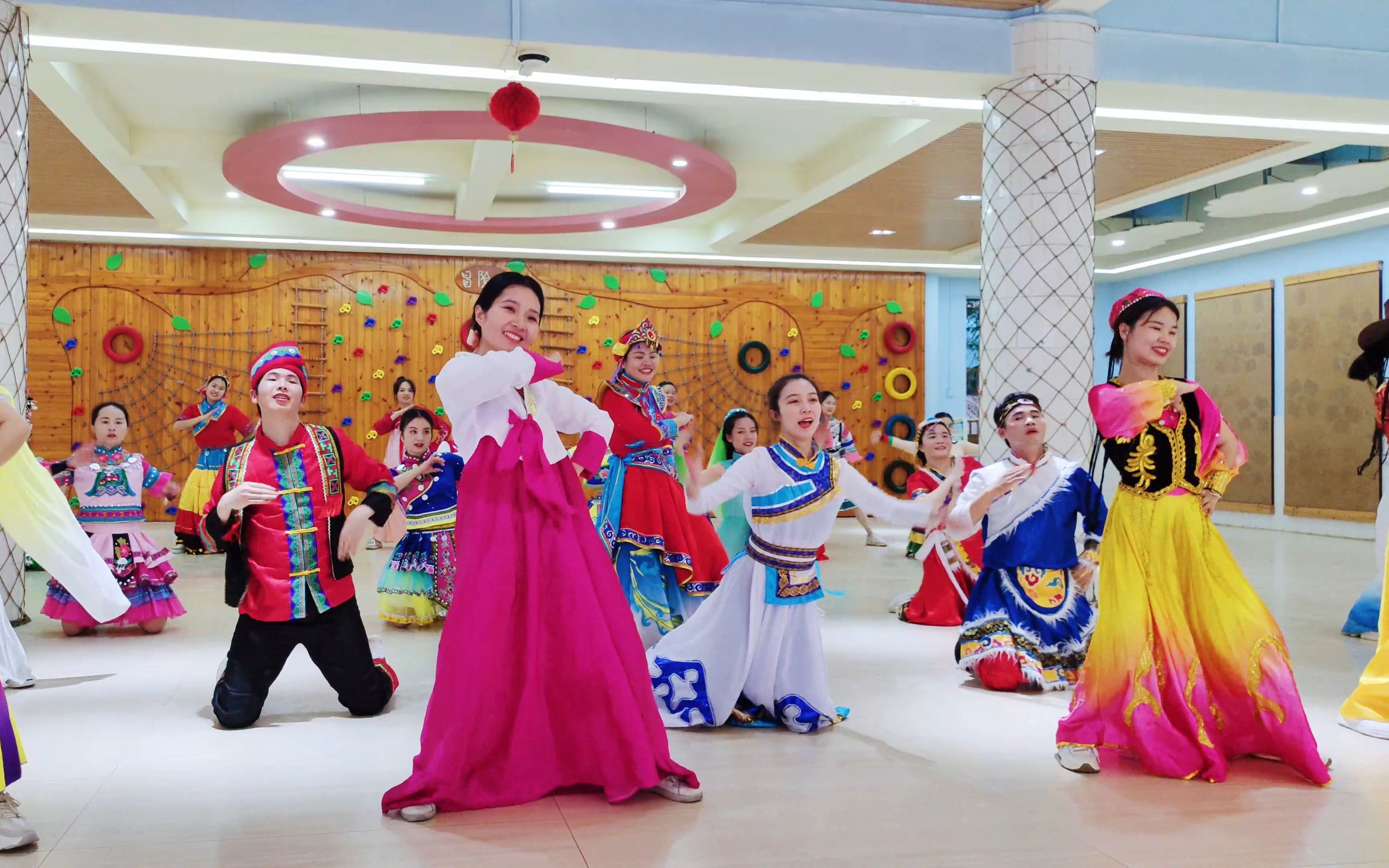 容县第二幼儿园站在草原望北京舞蹈排练