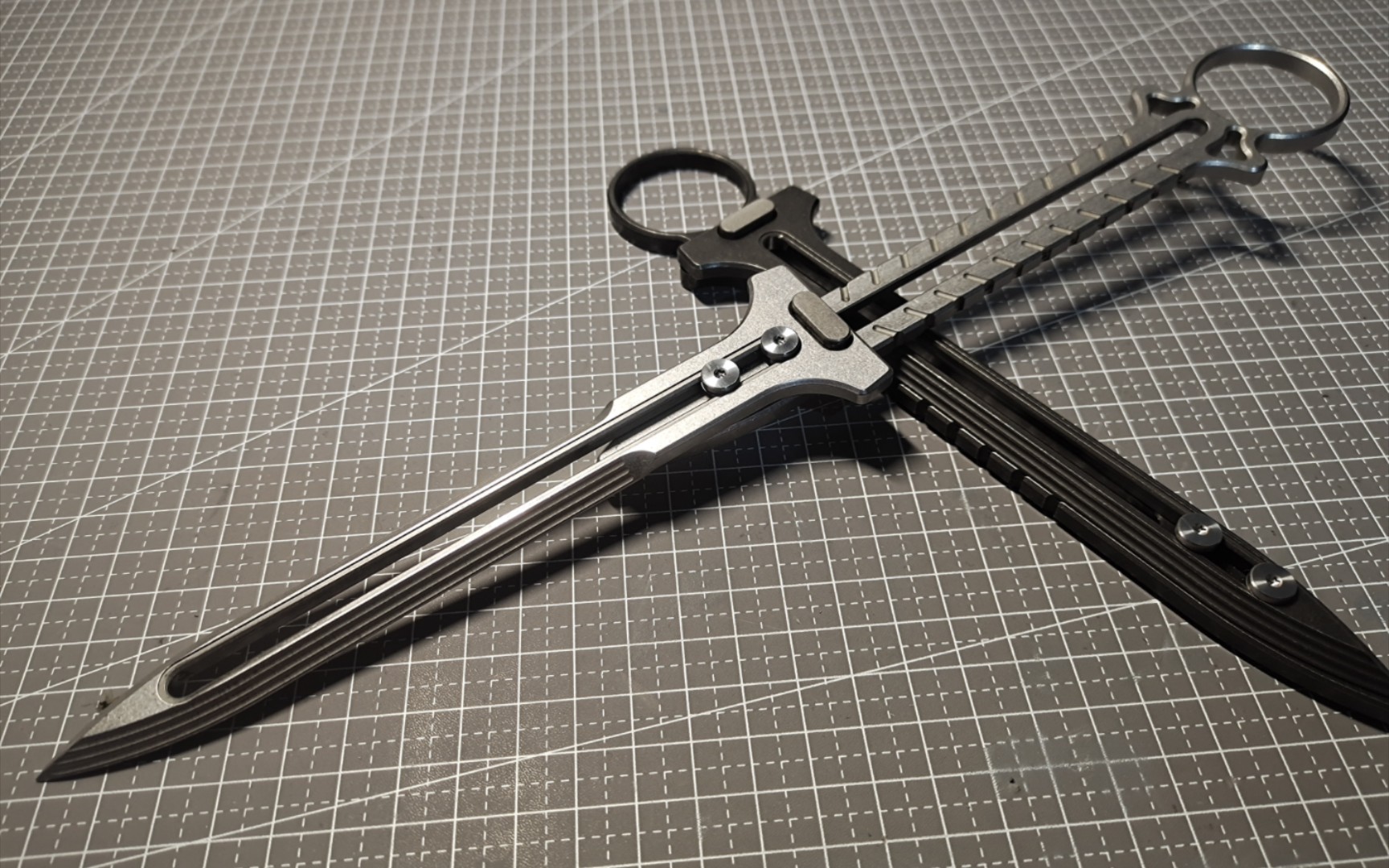 折叠空手道短叉为保证开合的顺畅,叉身和手柄间0.