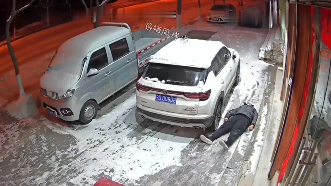 19个监控下的意外摔倒瞬间,原来人真的可以这么倒霉!