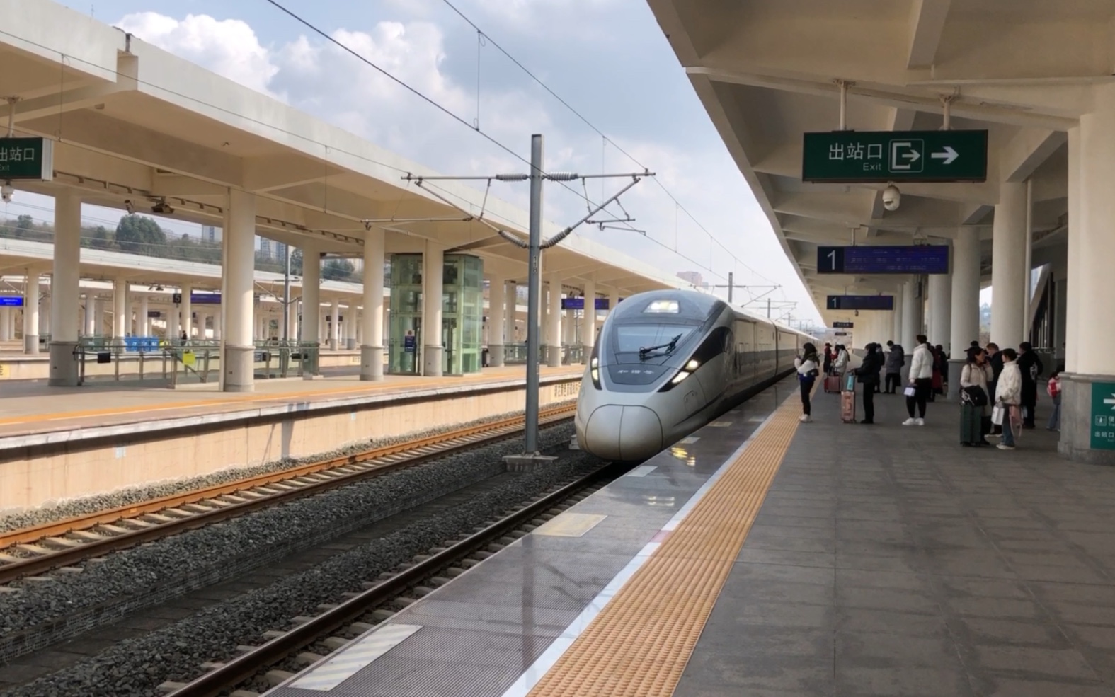 g8764(贵阳北-贵阳北)crh380d进内江北站