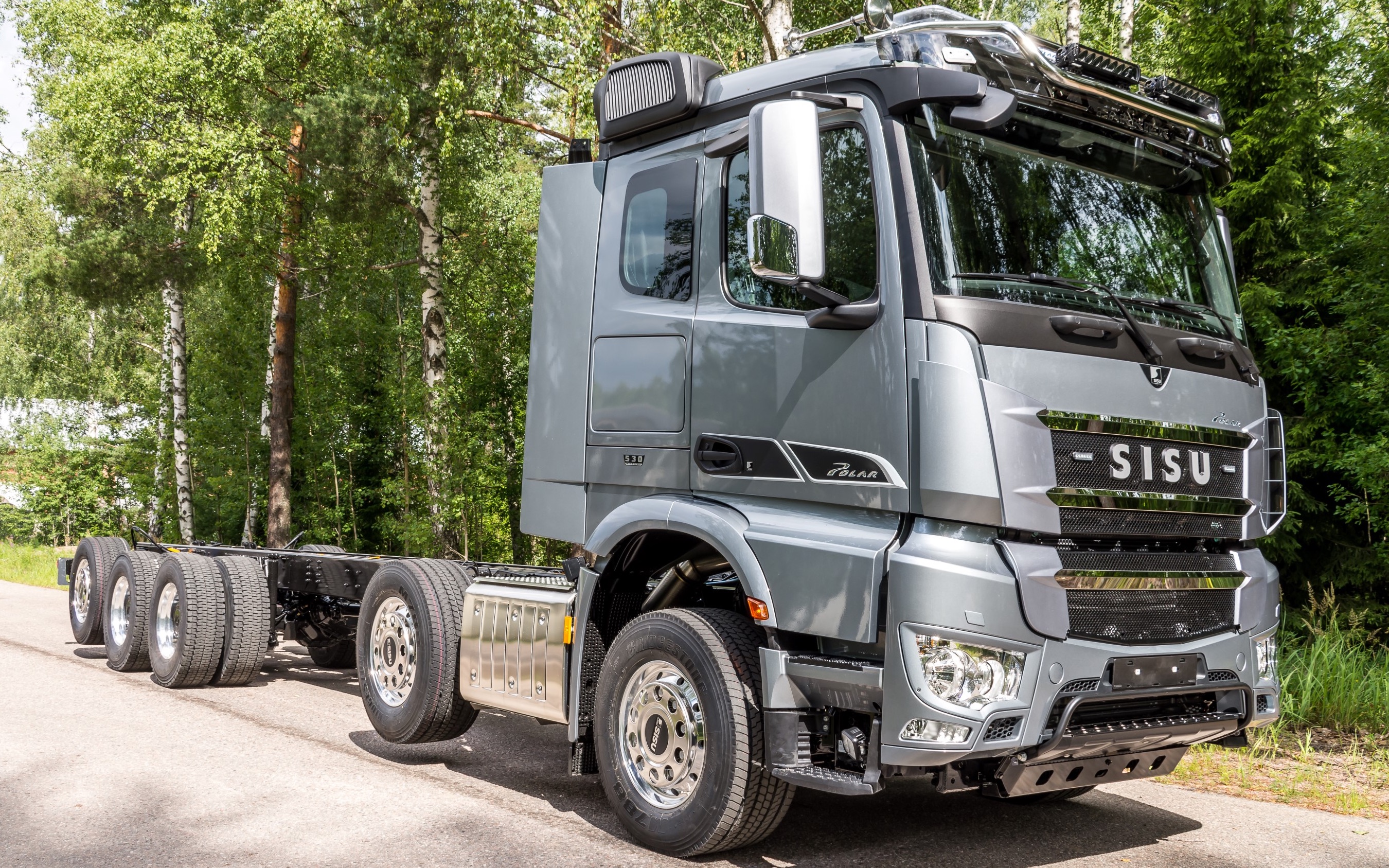 芬兰最新大型机械运输卡车 10x4