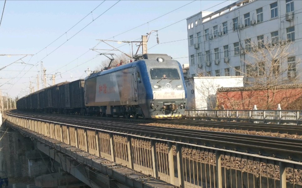 hxd30704单机牵引棚车大列(含有p65)