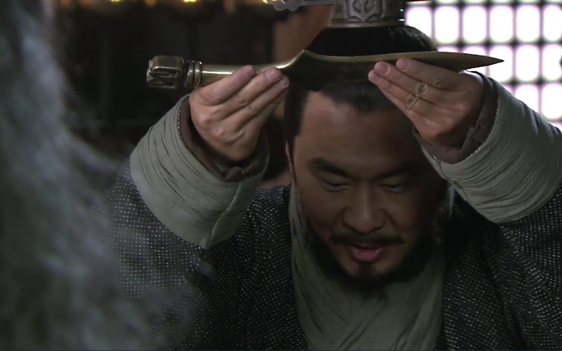 新三国精剪曹操借王允七星宝刀刺董卓未成急中生智逃出董府