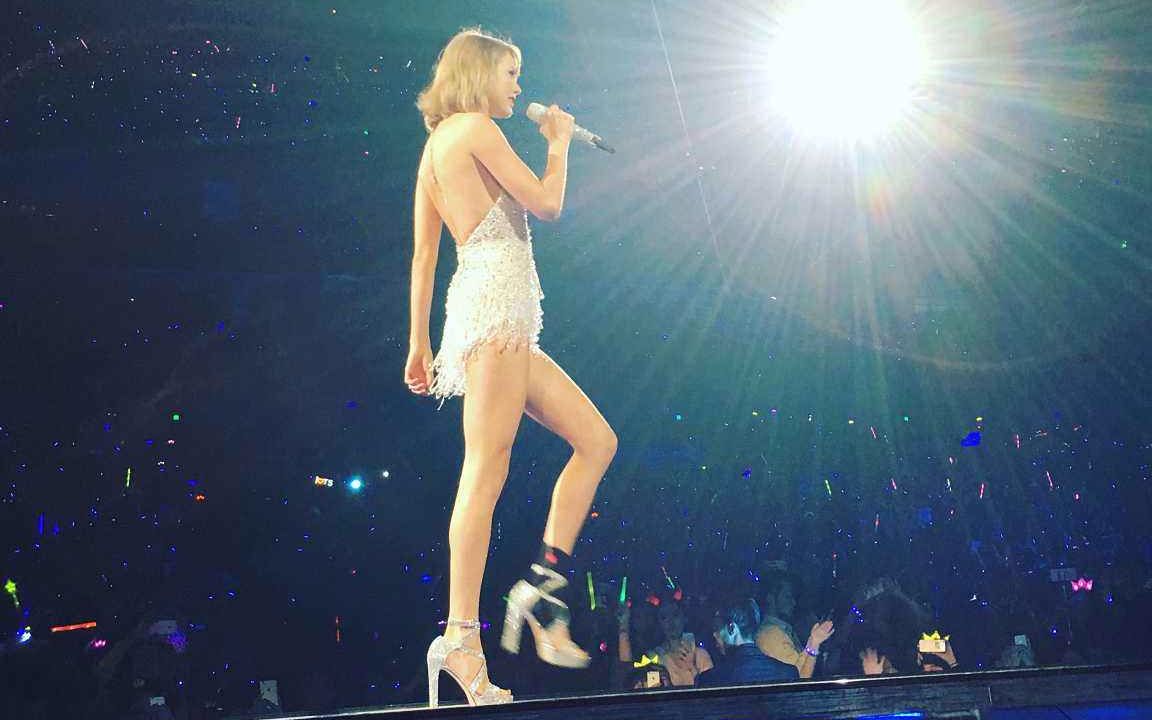 [图]颜值巅峰的霉霉！个人认为Taylor Swift最好的一个Red时期现场！