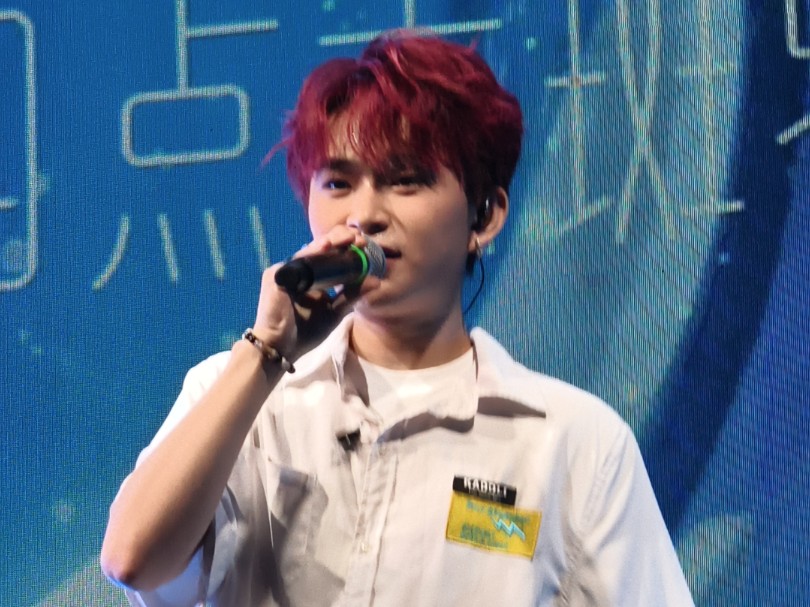 王子明《眼泪落在沙发》