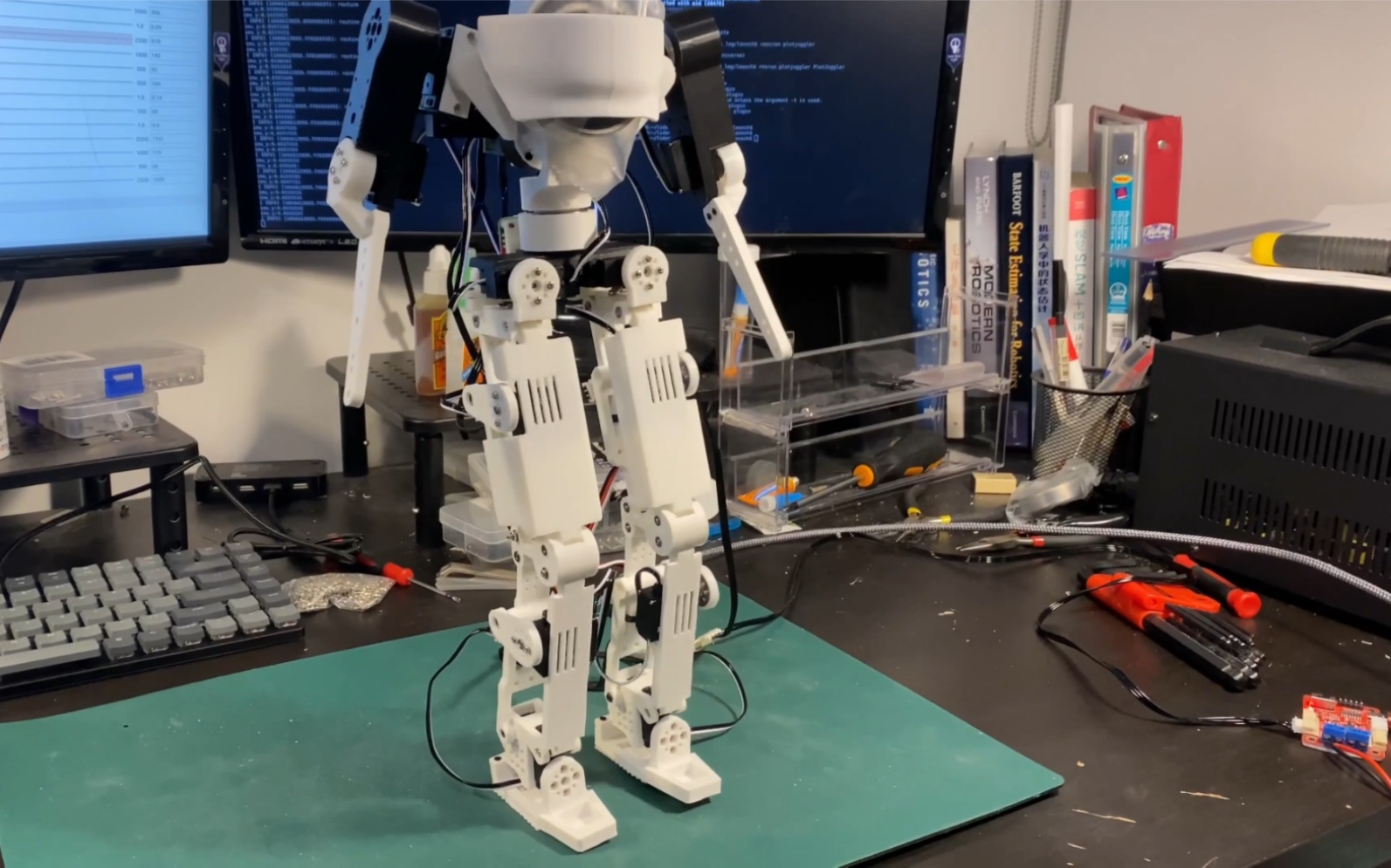 舵机双足机器人hrc model 1 行走测试1