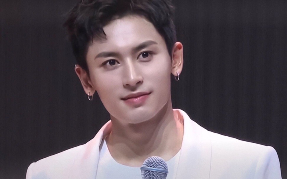 活动作品张哲瀚你的眼睛像星星一眼就陷入陷阱