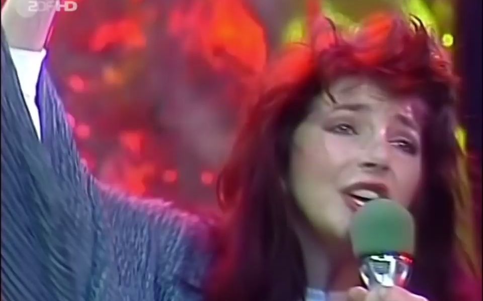 [图]【1985年现场】因《怪奇物语》再次火起来的Running up that Hill-Kate Bush