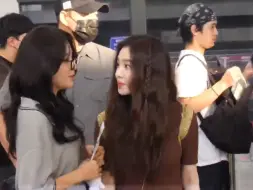 Descargar video: Seulrene 一大早就看到了姜涩琪的绅士手