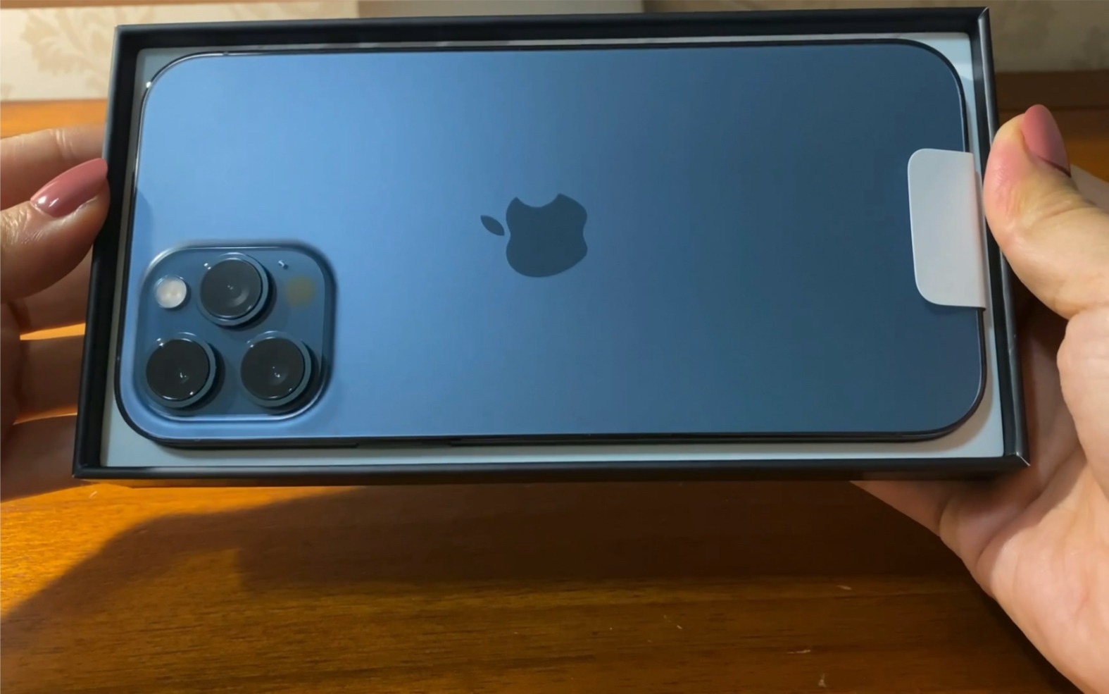 开箱: iphone 12 pro max pacific blue 海军蓝